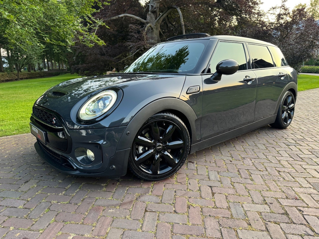 MINI Clubman - 2.0 Cooper S Chili Serious Business Mini Clubman 2.0 S Cooper Serious Business Pano Headup JCW Pakket Shadow line Automaat 201 - AutoWereld.nl