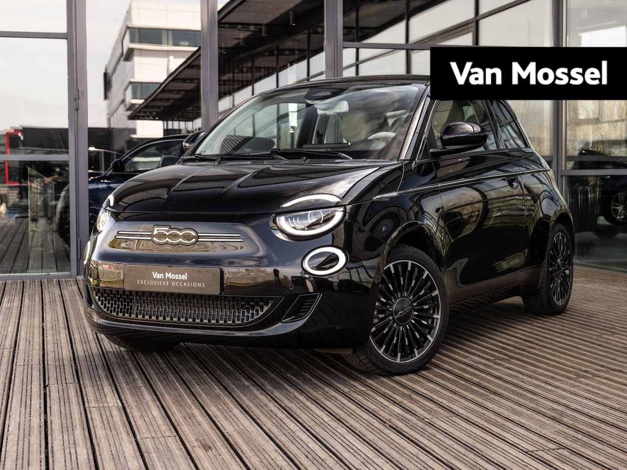 Fiat 500e - La Prima 42 kWh | NAVIGATIE | ACHTERUITRIJCAMERA | STOELVERWARMING | LEDEREN STOELEN | CLI - AutoWereld.nl