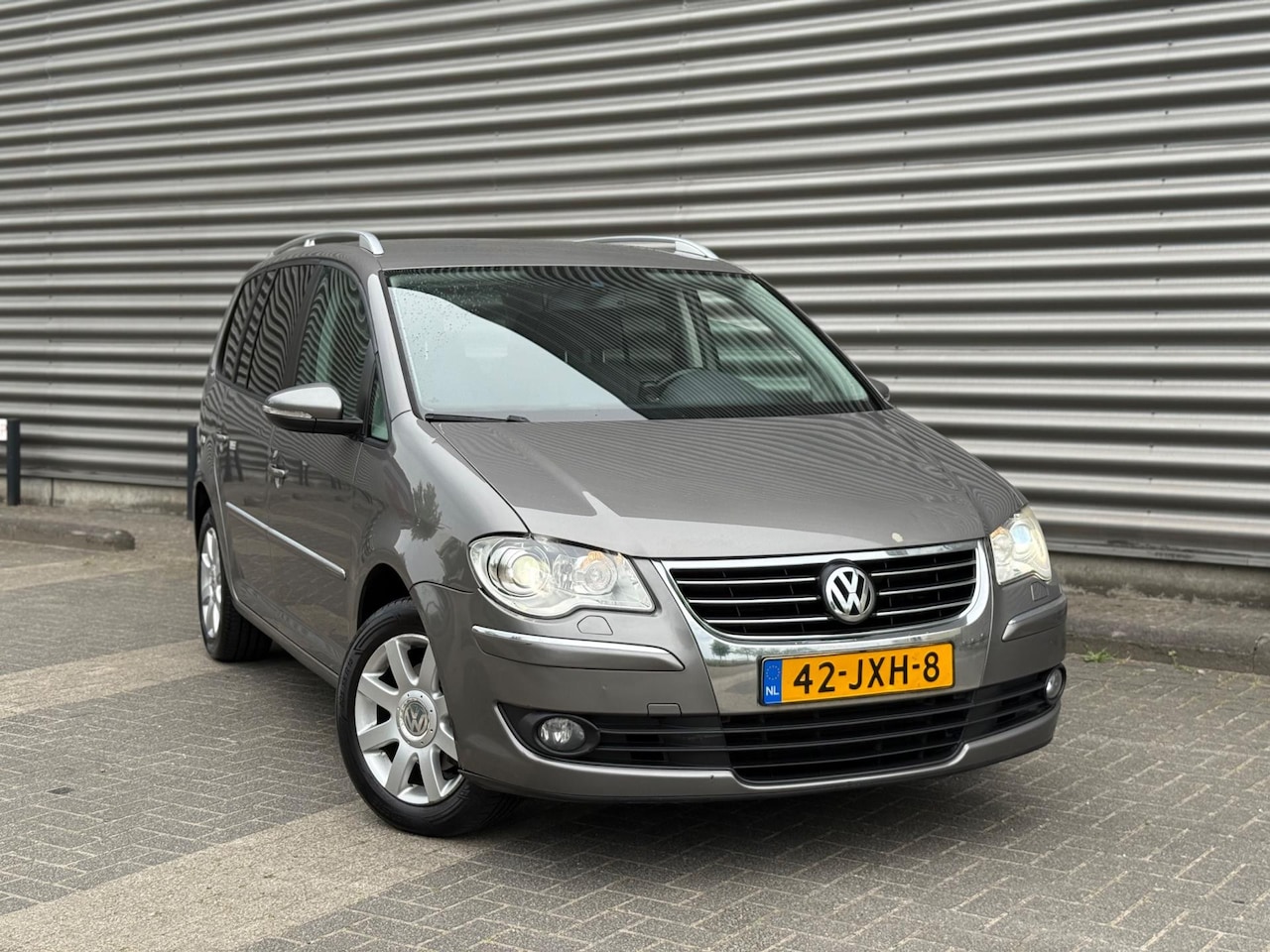 Volkswagen Touran - 1.4 TSI Highline (bj 2009) xenon|automaat|navigatie|197000 km nap - AutoWereld.nl