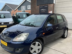 Ford Fiesta - 1.6-16V Futura NEW APK / AIRCO / NAP KM / TREKHAAK / ELECT. PAKKET / 2 X SLEUTEL / BOEKJES