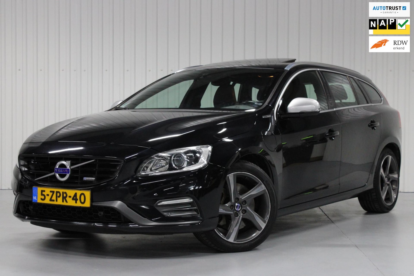Volvo V60 - 2.4 D6 AWD Plug-In Hybrid R-Design 2.4 D6 AWD Plug-In Hybrid R-Design - AutoWereld.nl