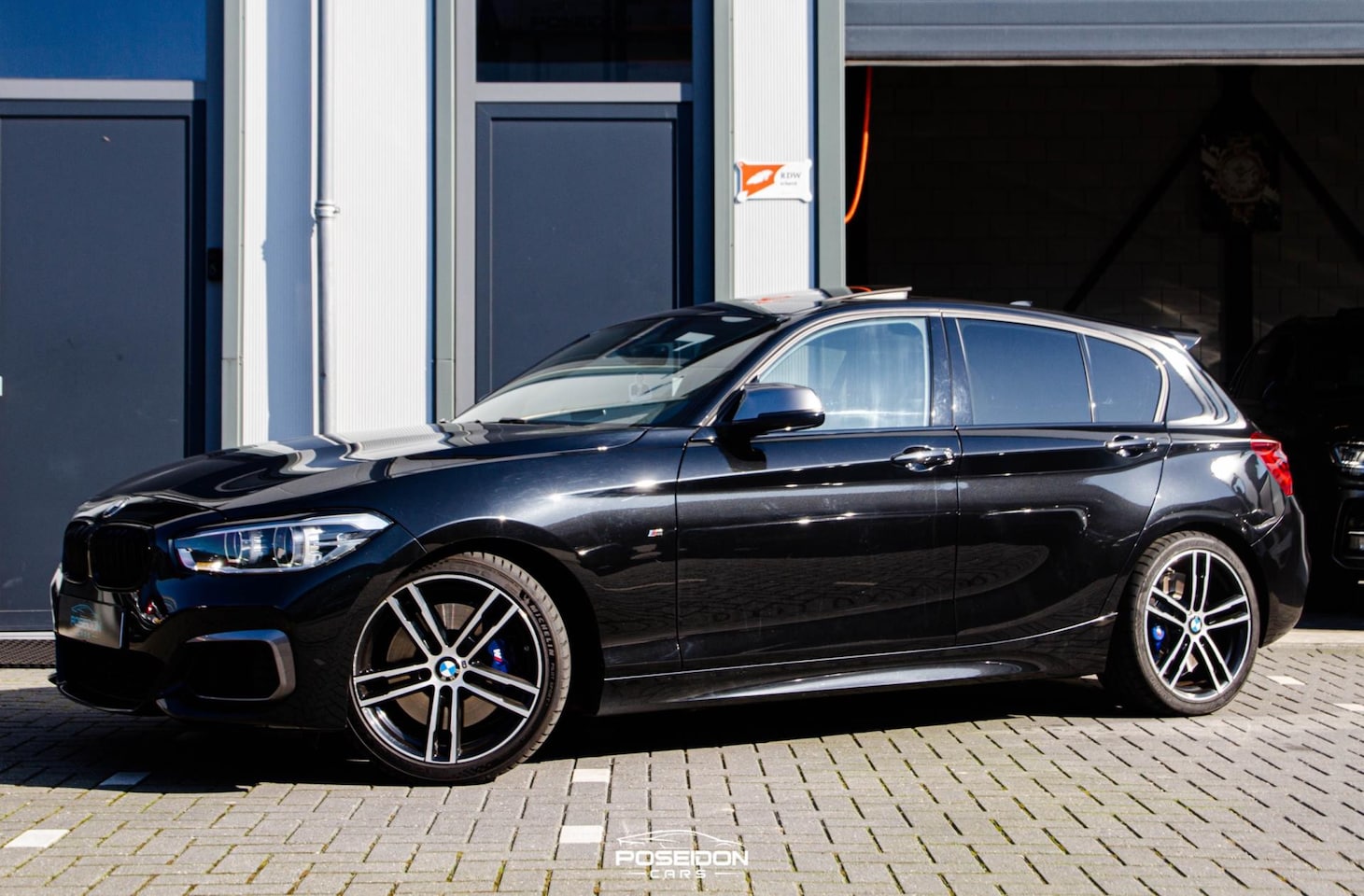 BMW 1-serie - M140i High Executive SCHUIFDAK | ALCANTARA | M SPORTUITLAAT | A.CAMERA - AutoWereld.nl