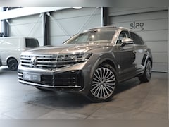 Volkswagen Touareg - 3.0 TSi eHybrid 4MOTION keyless camera pano leer 21 inch