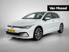 Volkswagen Golf - 1.5 eTSI Style | Panoramadak | Navigatie | Stoelverwarming + Stuurverwarming |
