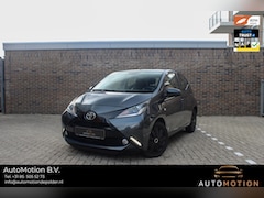 Toyota Aygo - 1.0 VVT-i x-play 69 PK | 2016 | Grijs | Airco | Camera