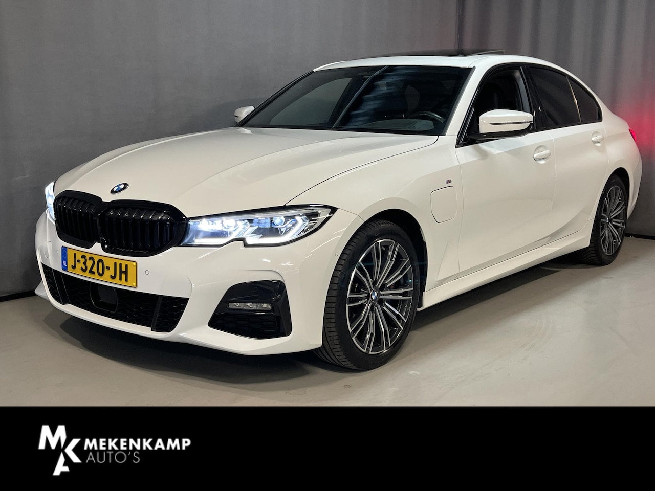 BMW 3-serie - 330e High Executive M-Sport 18"/Panoramadak/Laser LED/Stoelverwarming + memory/Head-up/Dod - AutoWereld.nl