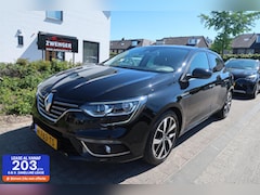 Renault Mégane - 1.3 TCe Bose 160PK|NAVIGATIE|CAMERA|CARPLAY|DODEHOEK|KEYLESS|RIJSTROOK|STOELVERWARMING