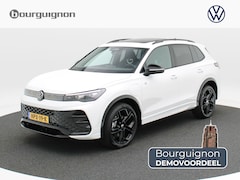 Volkswagen Tiguan - 1.5 eHybrid R-Line Edition | 204 PK | Trekhaak | Stoel & Stuur Verwarming | Stoelmassage |