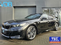 BMW 5-serie - 520i NIEUWSTE MODEL M-SPORT HARMAN HEADUP BOMVOL