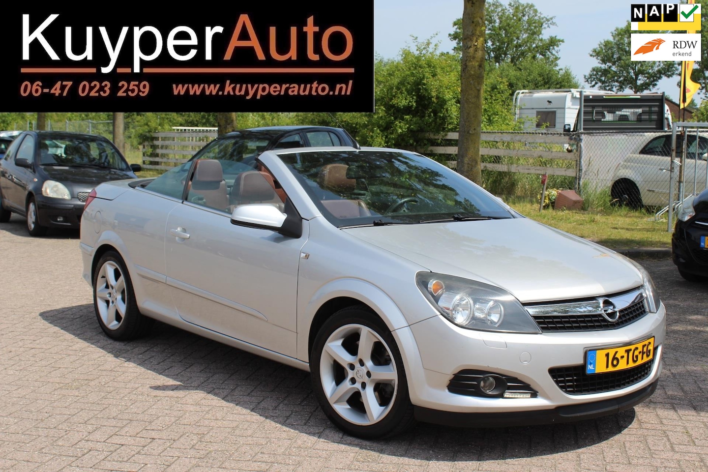 Opel Astra TwinTop - 2.0 T Cosmo leder navi airco verwarmbare stoelen parkeersensoren - AutoWereld.nl