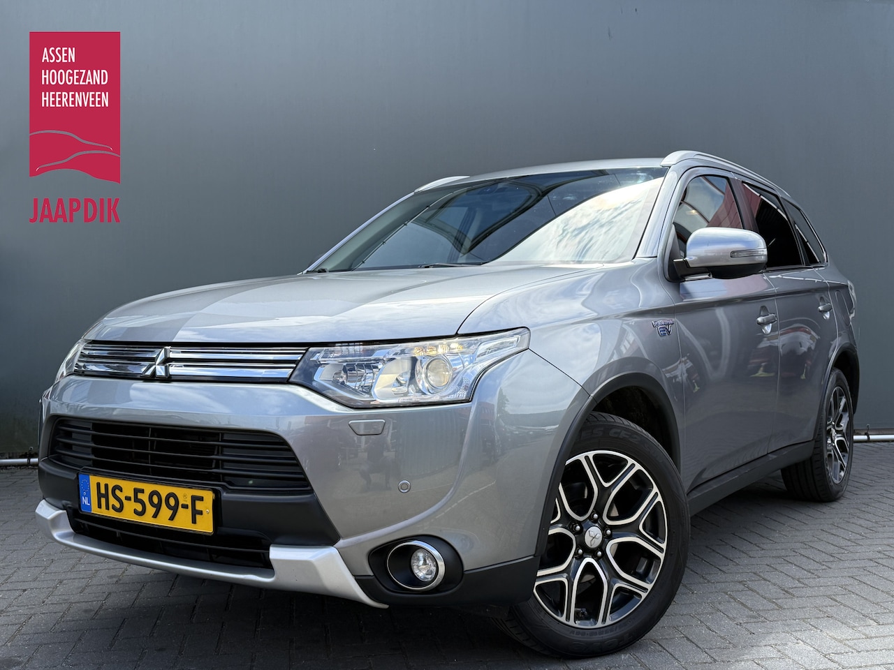 Mitsubishi Outlander - BWJ 2015 2.0 PHEV122 PK Executive Edition NAVI / CLIMA / CRUISE / BLUETOOTH / CAMERA / HAL - AutoWereld.nl