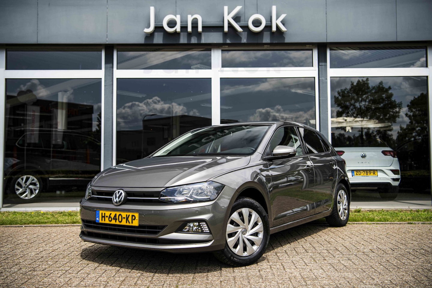Volkswagen Polo - 1.0 TSi 95 pk Comfortline | Parkeersensoren  | Navigatie | Full Link - AutoWereld.nl
