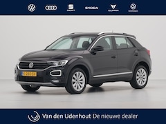 Volkswagen T-Roc - 1.5 TSI 150pk DSG Sport Navigatie ACC Camera Executive 213