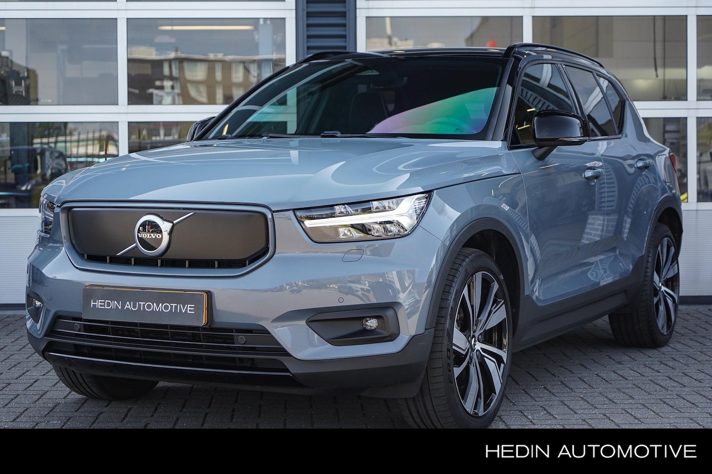 Volvo XC40 - Recharge P8 AWD R-Design Warmtepomp | 20'' LM.velgen | Verwarmbare voorruit - AutoWereld.nl