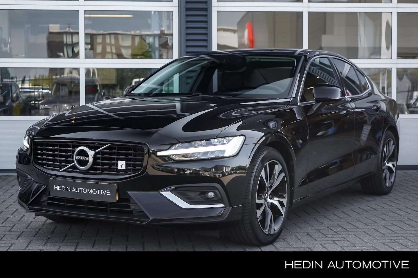 Volvo S60 - 2.0 B3 Inscription Voorstoelen verwarmd | Apple Carplay/Android Auto - AutoWereld.nl
