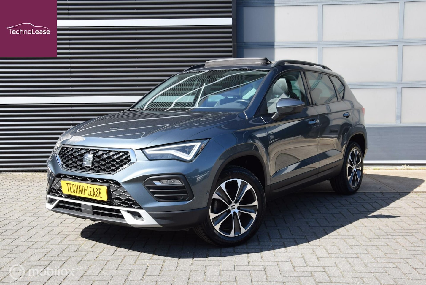 Seat Ateca - 1.5 TSI Style Business Intense 110kW DSG-7 Apple Carplay Panorama-dak Trekhaak - AutoWereld.nl