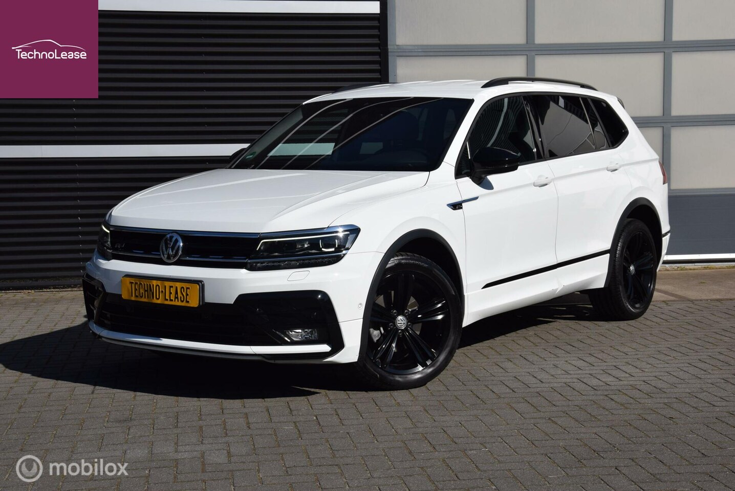 Volkswagen Tiguan Allspace - 1.5 TSI ACT Highline Business R Black style Dynaudio trekhaak - AutoWereld.nl