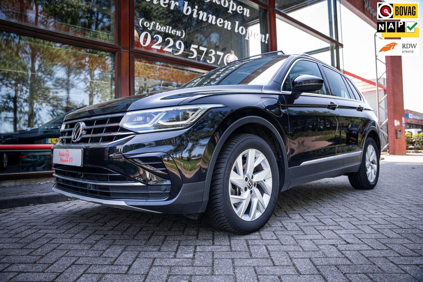 Volkswagen Tiguan - 1.4 TSI eHybrid Elegance | IQ-Light |Trekhaak | Panorama dak | App-Connect | Navigatie | P - AutoWereld.nl
