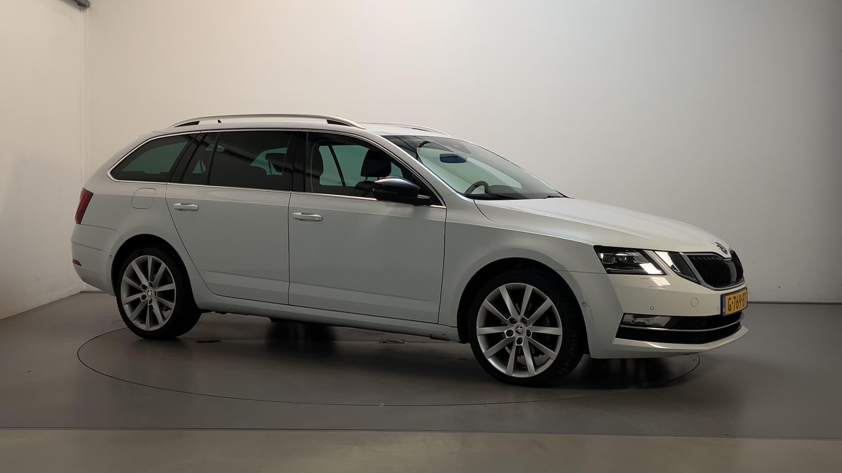 Skoda Octavia Combi - 1.5 TSI 150pk DSG Greentech Business Edition Plus LED Camera Navigatie Sfeerverlichting DA - AutoWereld.nl