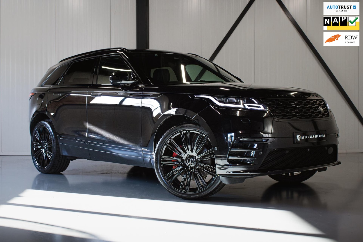 Land Rover Range Rover Velar - P400e | 22" | PANO | BLACKED OUT | 1ste Eigenaar | - AutoWereld.nl