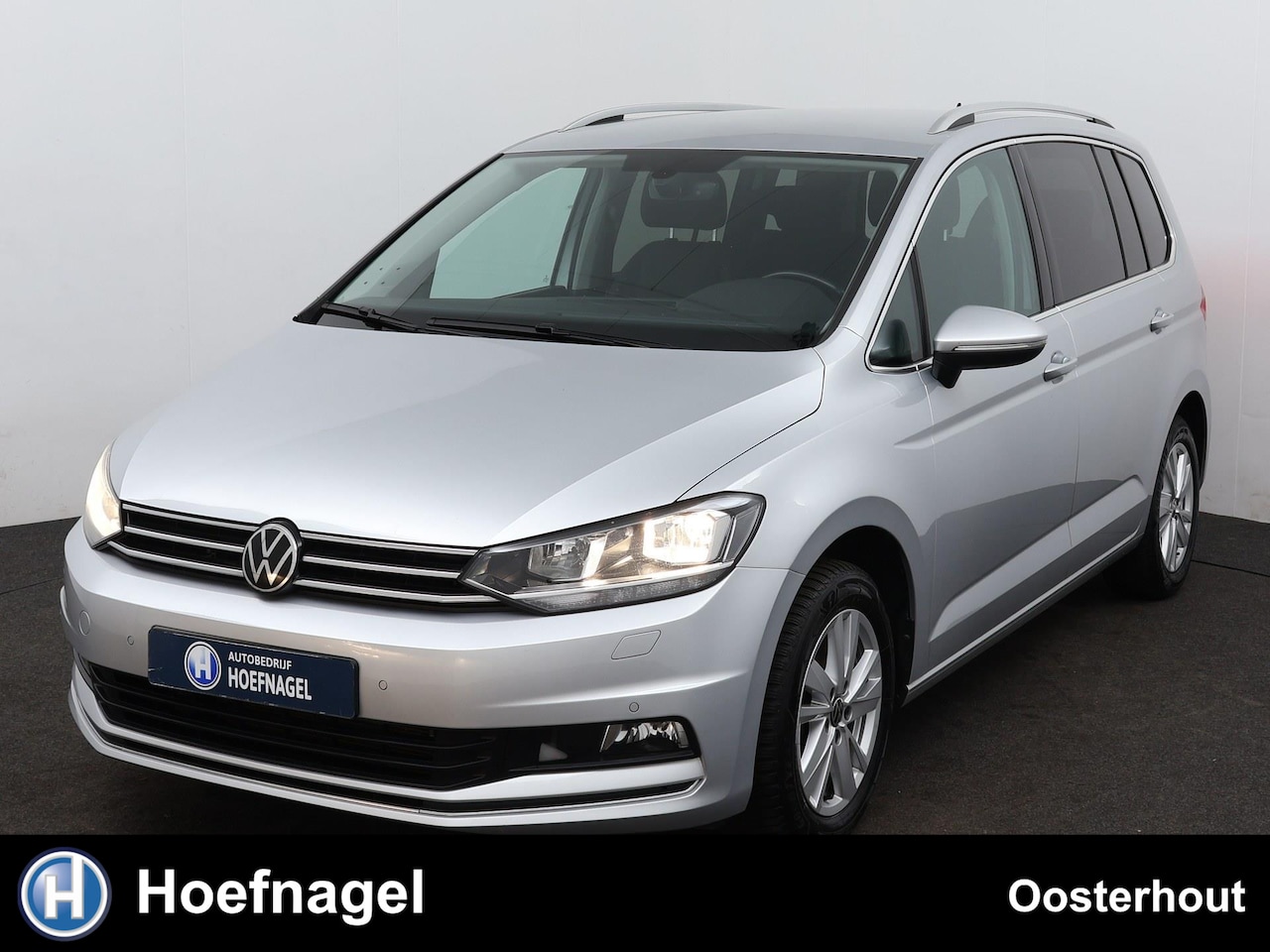 Volkswagen Touran - 1.5 TSI Highline Automaat | Stoelverwarming | Adaptive Cruise Control | Parkeersensoren | - AutoWereld.nl
