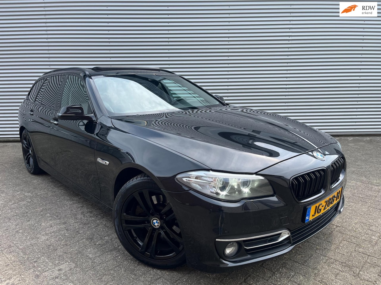 BMW 5-serie Touring - 520d High Executive|Pano|Leder|Navi|Cruise|Trekaak| - AutoWereld.nl