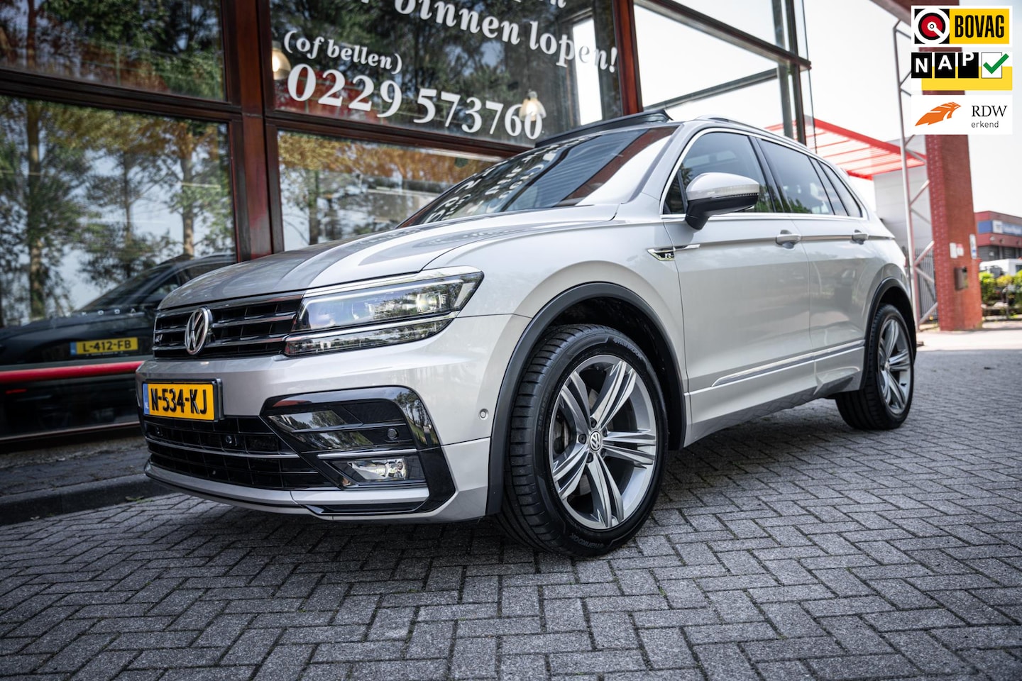 Volkswagen Tiguan - 2.0 TSI 4Motion Sport | R-Line | Highline | Automaat | Leder | Memory | Panorama dak | Cam - AutoWereld.nl