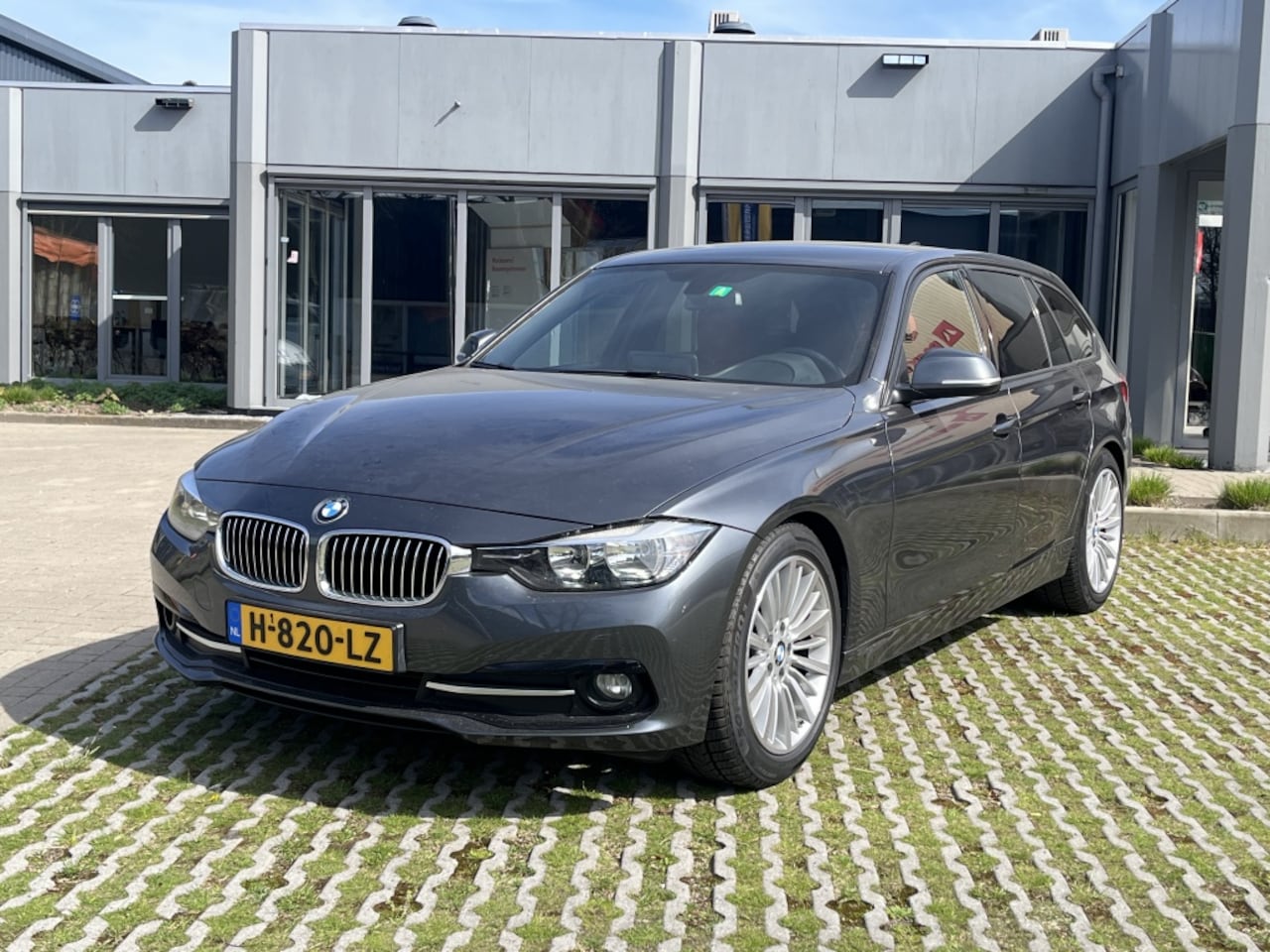 BMW 3-serie Touring - 320d Luxury Lees de Tekst - AutoWereld.nl