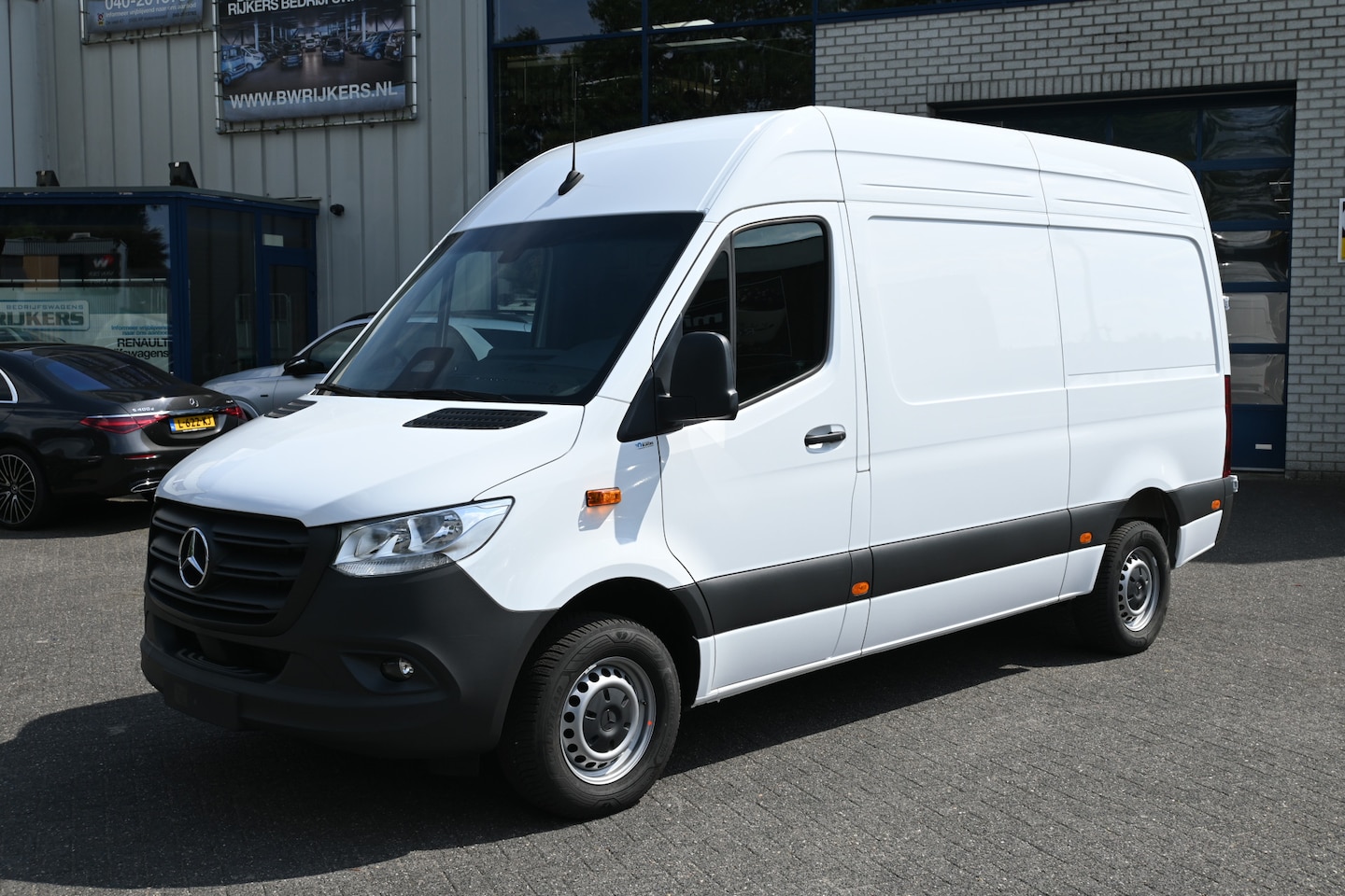 Mercedes-Benz Sprinter - 317 CDI L2H2 Pro Geveerde stoel, Navigatie met camera, Draadloze telefoonlader - AutoWereld.nl