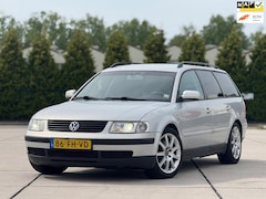 Volkswagen Passat Variant - 2.8 V6 Highline 4Motion | Climate Control | Sportstoelen | Trekhaak | Cruise control