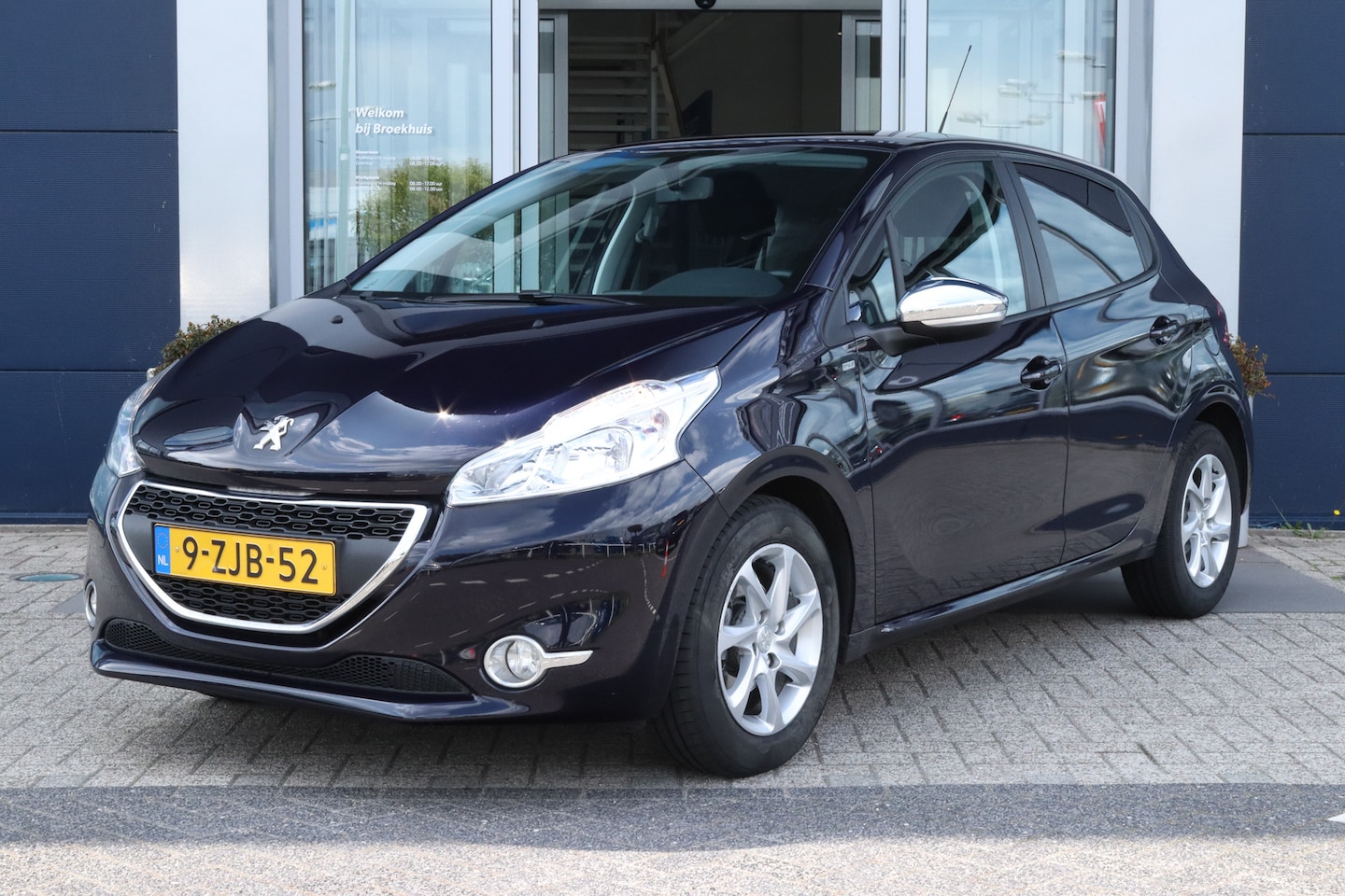 Peugeot 208 - 1.2 PureTech Style | Cruise Control | Navigatie | Airco | LMV | Getint glas - AutoWereld.nl