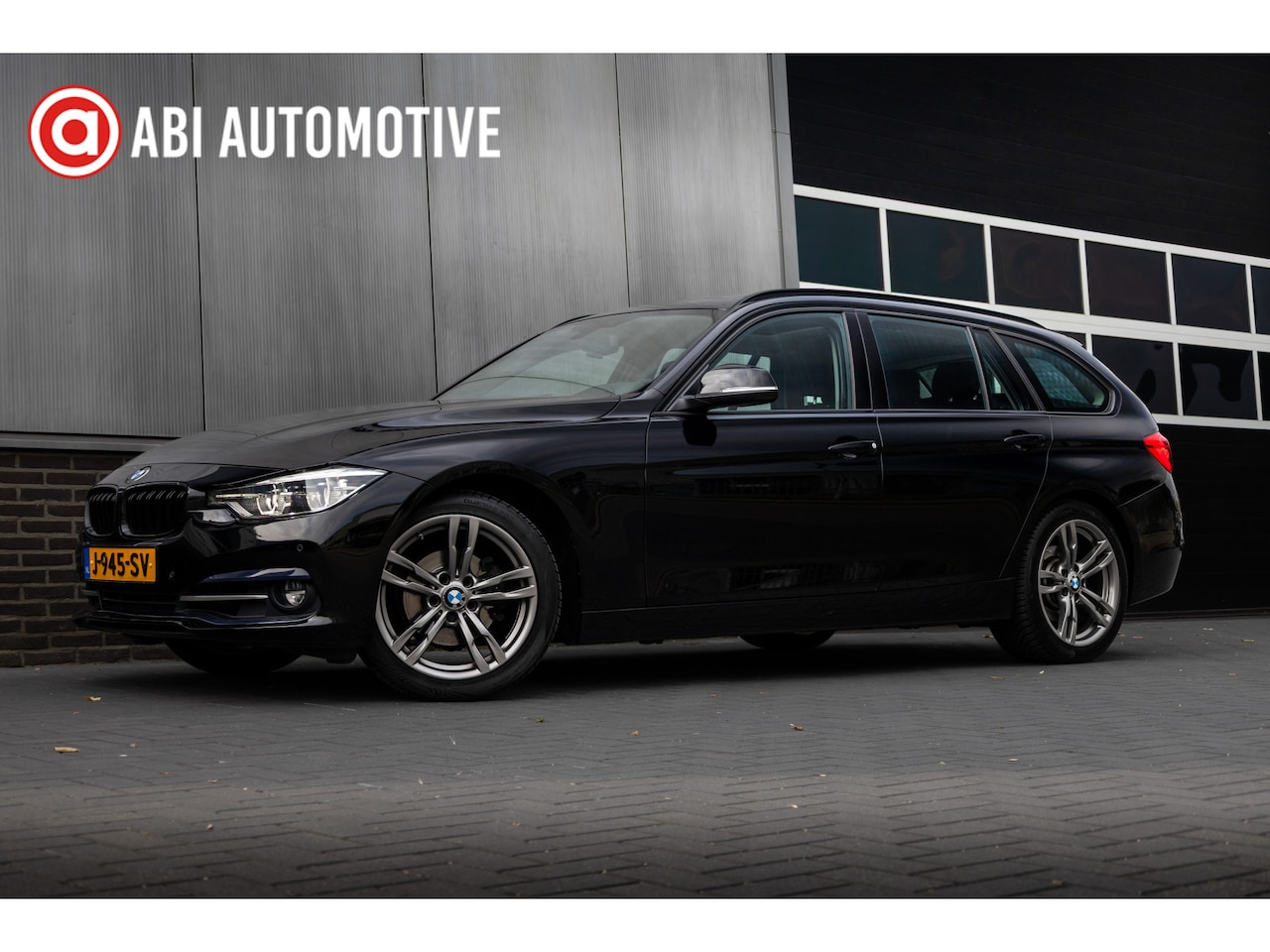 BMW 3-serie Touring - 320i 184 pk Edition Luxury-Line High Executive / Pano-Dak/ Keyless/ Head-Up/ Harman-Kardon - AutoWereld.nl