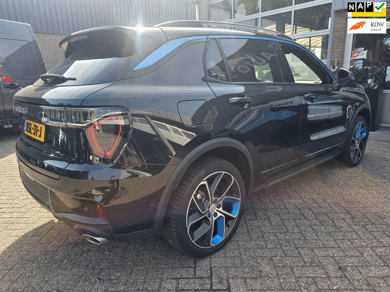 Lynk & Co 01 - 1.5 PanodaK/Zwarte hemel - AutoWereld.nl