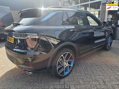Lynk & Co 01 - 1.5 PanodaK/Zwarte hemel