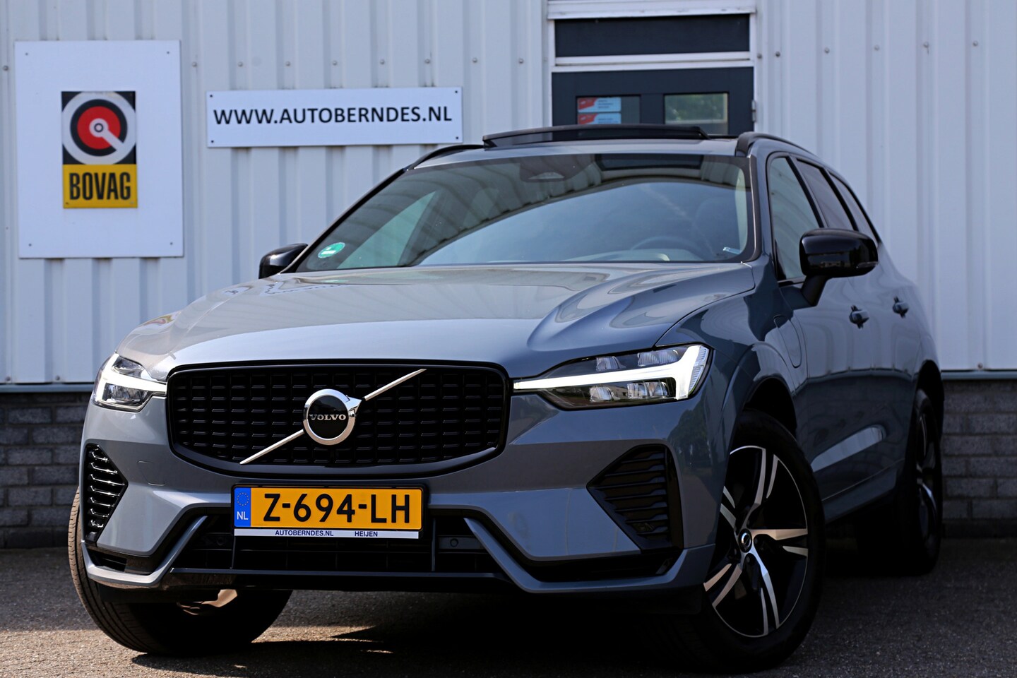 Volvo XC60 - 2.0 Recharge T8 390PK Plug in AWD R-Design PHEV*Facelift!*Perfect Volvo Onderh.*BTW*Black - AutoWereld.nl