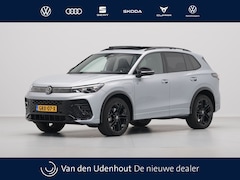 Volkswagen Tiguan - 1.5 eHybrid 204pk R-Line Edition Panorama Navigatie Camera Acc