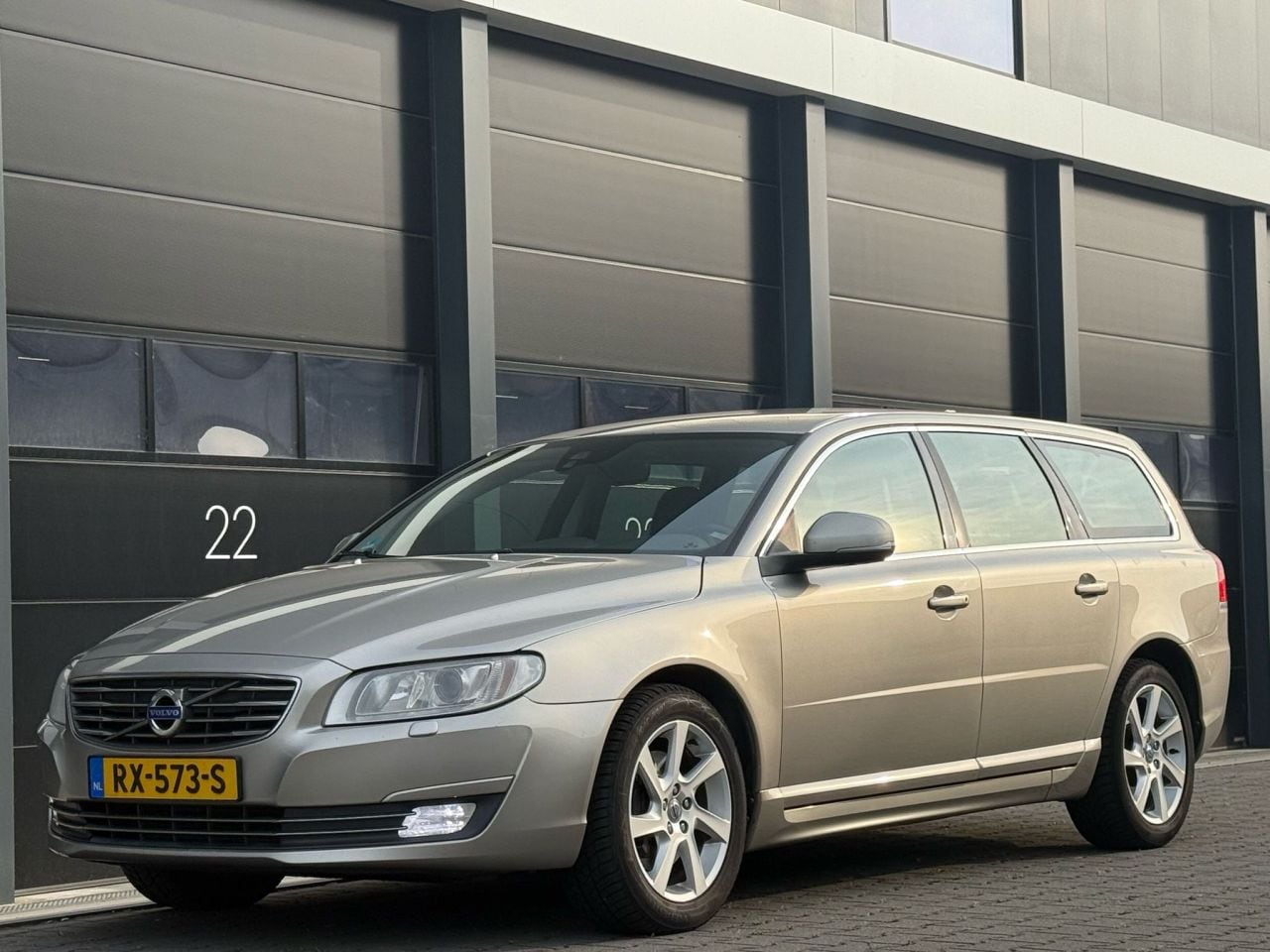 Volvo V70 - V-70 2.0 D3 Summum Navi Clima PDC - AutoWereld.nl