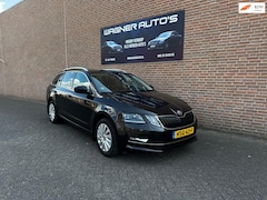 Skoda Octavia Combi - 1.5 TSI Greentech Style Navi Cruisecontrol Rijhulp systemen Stoelverwarming Airco Trekhaak