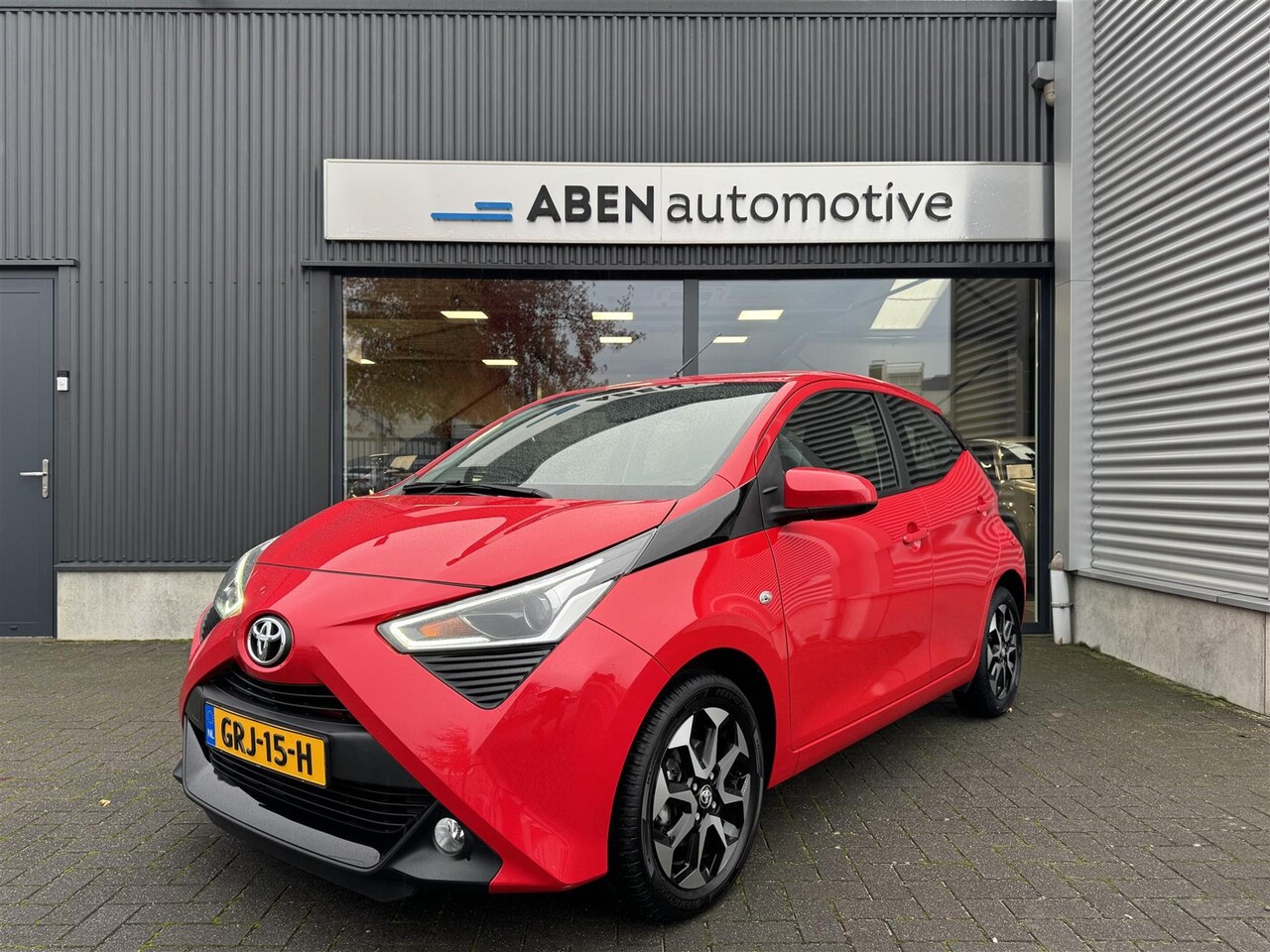 Toyota Aygo - 1.0 VVT-i x-play 1.0 VVTi 72PK X-Play 5-deurs (CAMERA|CARPLAY|LMV|4-SEIZ. BANDEN) - AutoWereld.nl