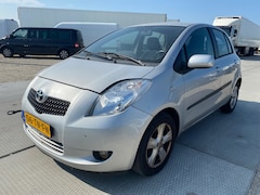 Toyota Yaris - 2006 * 1.3 VVTi Luna MMT * AIRCO * AUTOMAAT * KEYLESS START