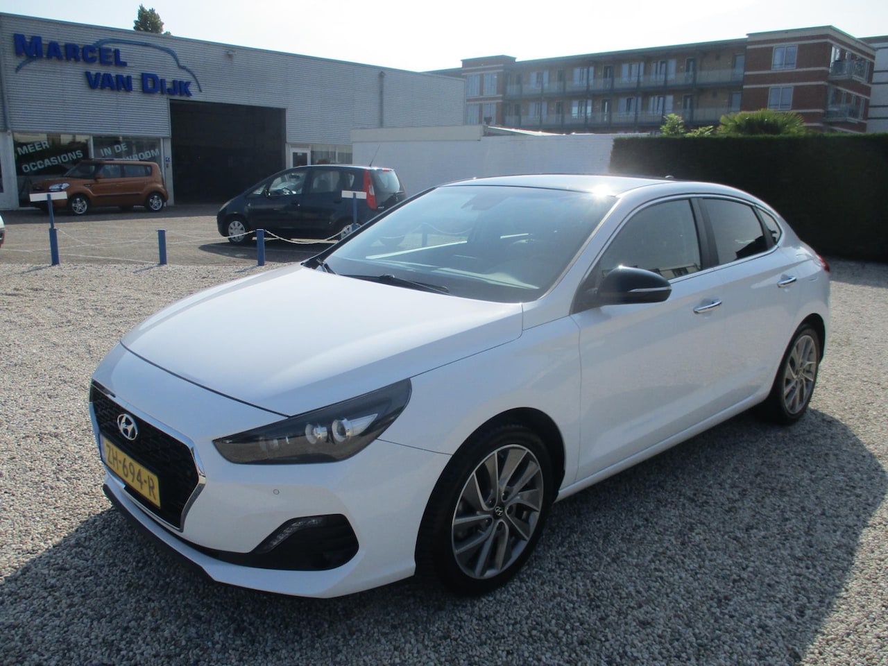 Hyundai i30 Fastback - 1.4 T-GDI Premium 1.4 T-GDI Premium - AutoWereld.nl