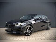 BMW 1-serie - 118i High Executive Edition | Virtual Dash | Apple Carplay | Stoelverwarming | Leer | Led