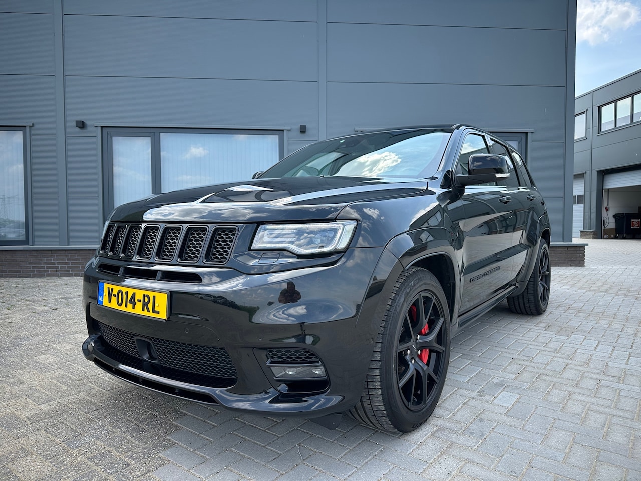 Jeep Grand Cherokee - 6.4 V8 SRT8 // 468 PK // LPG G3 // Grijs Kenteken // - AutoWereld.nl