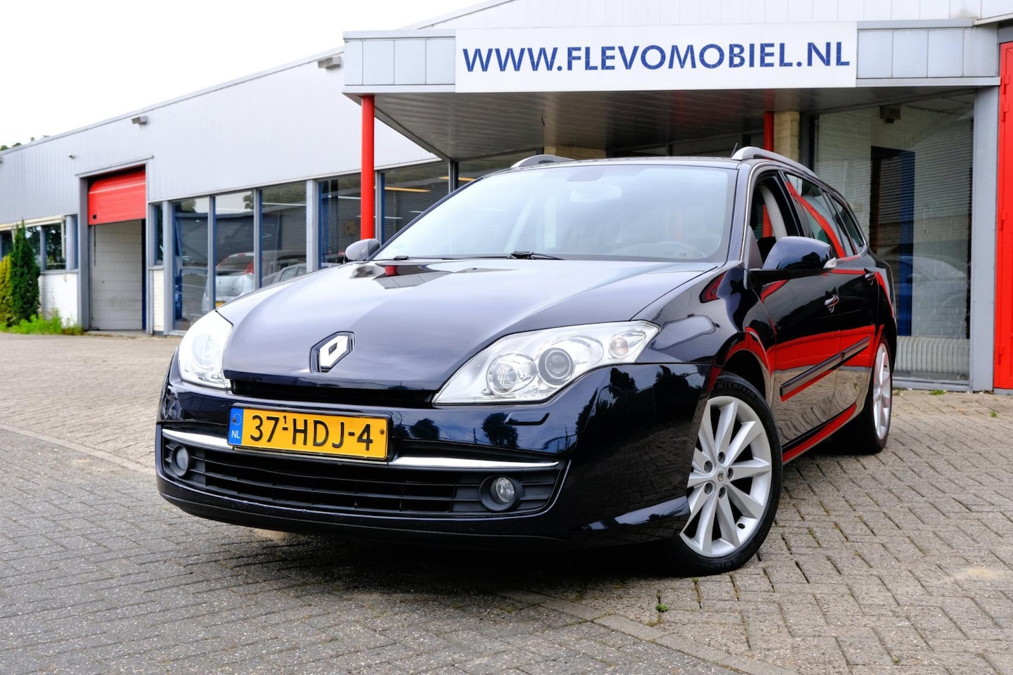 Renault Laguna Estate - 2.0 16V T 170pk Dynamque Aut. Xenon|Navi|Clima|LMV - AutoWereld.nl