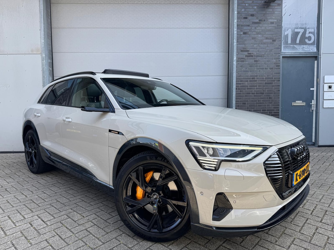 Audi e-tron - E-tron 55 quattro 95 kWh [Pano|Memory|Carplay|Trekhaak|Dealer OH] - AutoWereld.nl