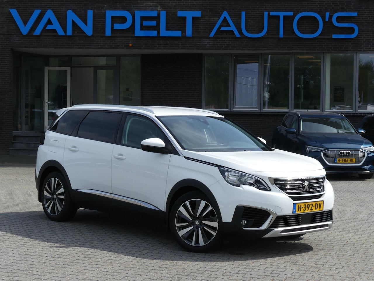 Peugeot 5008 - 1.2 PureTech Blue Lease Premium / App Connect / Trekhaak - AutoWereld.nl
