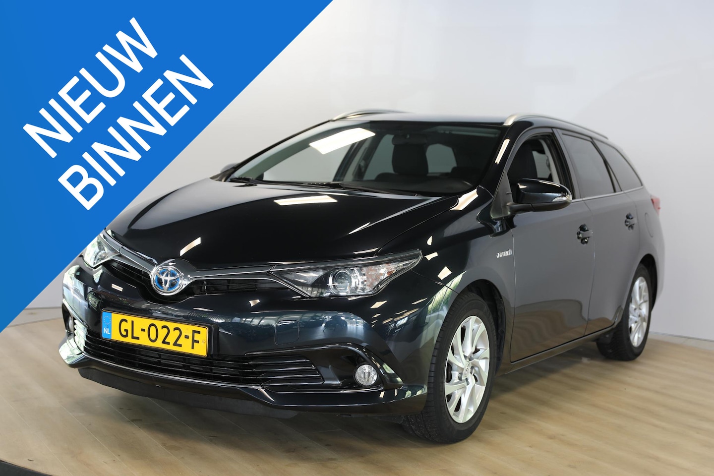 Toyota Auris Touring Sports - 1.8 Hybrid Aspiration | 4 seizoenenbanden | Navi | Camera - AutoWereld.nl