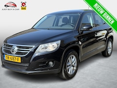 Volkswagen Tiguan - 1.4 TSI Comfort&Design Trekhaak / Navigatie /