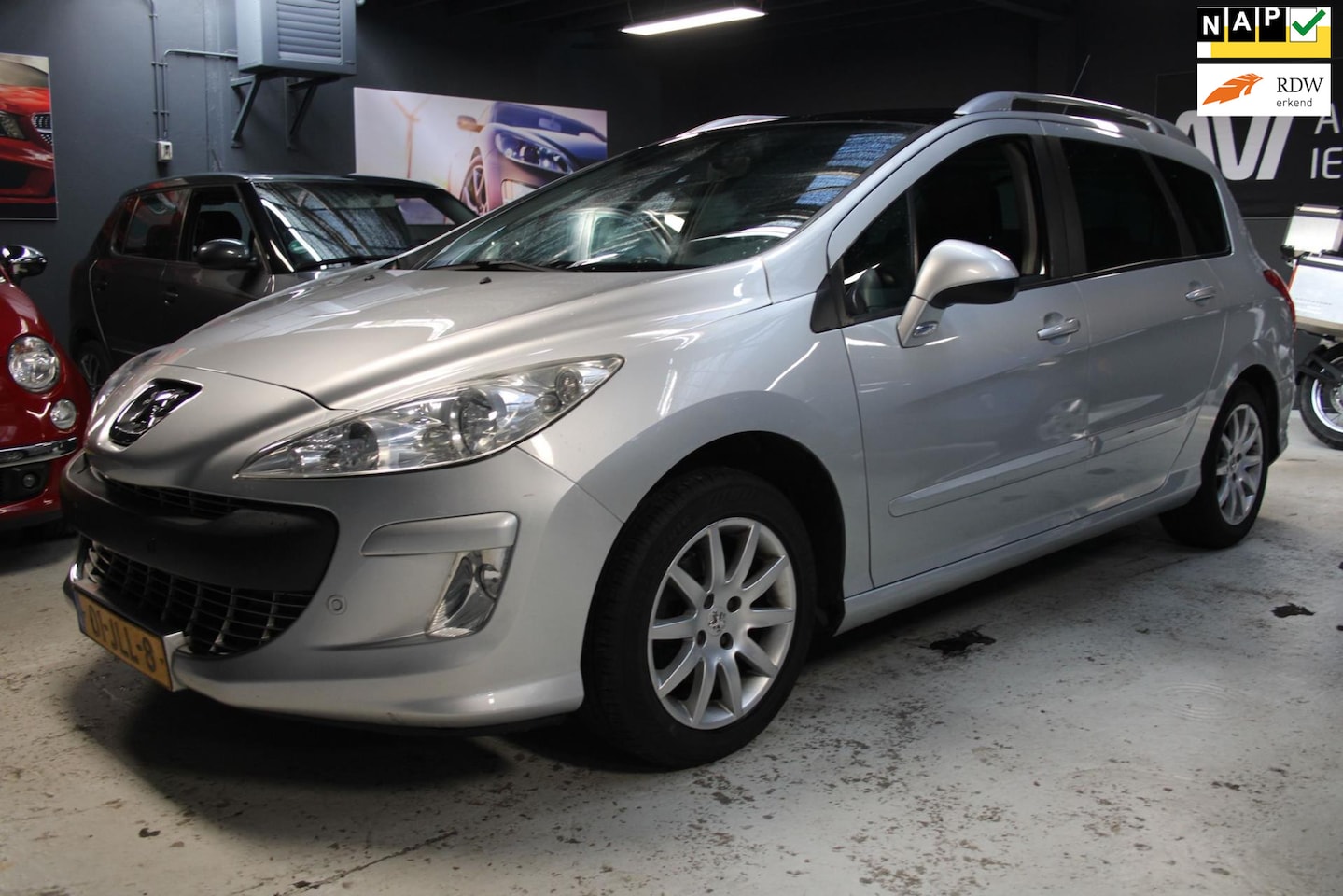 Peugeot 308 SW - 1.6 VTi XS / nwe apk / nap / 7 persoons - AutoWereld.nl