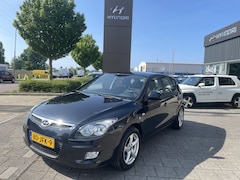 Hyundai i30 - 1.6i Dynamic*RIJKLAARPRIJS